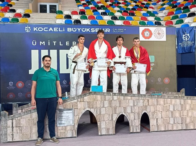 Balkan Şampiyonası’nda Çifte Başarı
