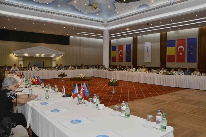 Romanya-türki̇ye Konferansı 17 Yıl Sonra Tekrar Kuşadası’nda Gerçekleşti