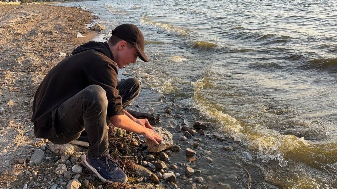 İ̇znik Gölü’nde Tarihi Taş Kalıntısı Bulundu