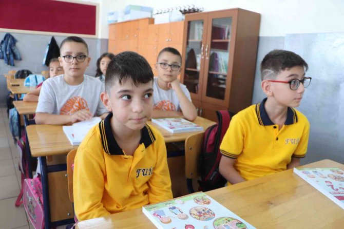 16 İkiz Öğrencinin Okul Heyecanı