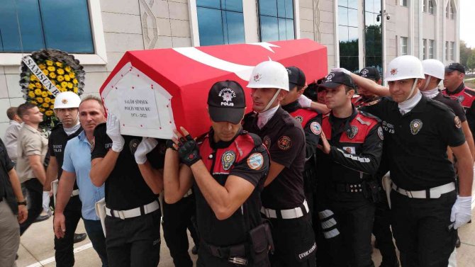 Kalbine Yenik Düşen Polis İçin Tören Düzenlendi