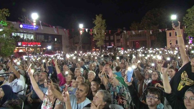 Şile’de, “Yaz Boyu Festival” Etkinliklerinin Kapanışında Zara Rüzgarı Esti