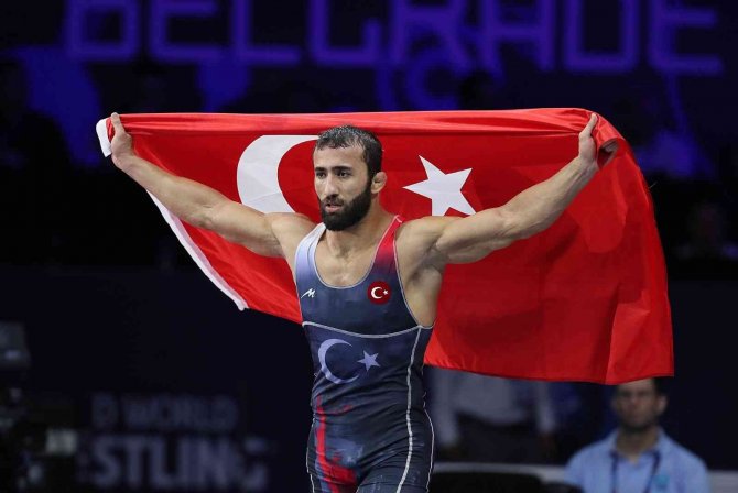 Burhan Akbudak’tan Dünya Şampiyonası’nda Altın Madalya