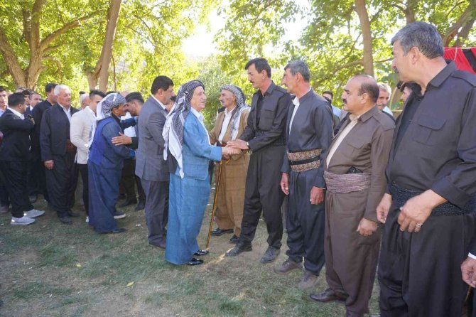 Şırnak’ta Görkemli Düğünün Şanslısı Gelin Ve Damat Oldu: 1 Kilo Altın Ve 500 Bin Lira Takıldı