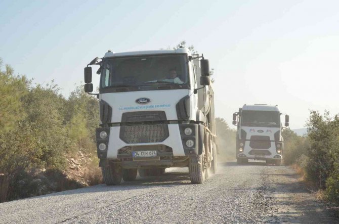 Tarsus’ta Yol Çalışmaları Sürüyor