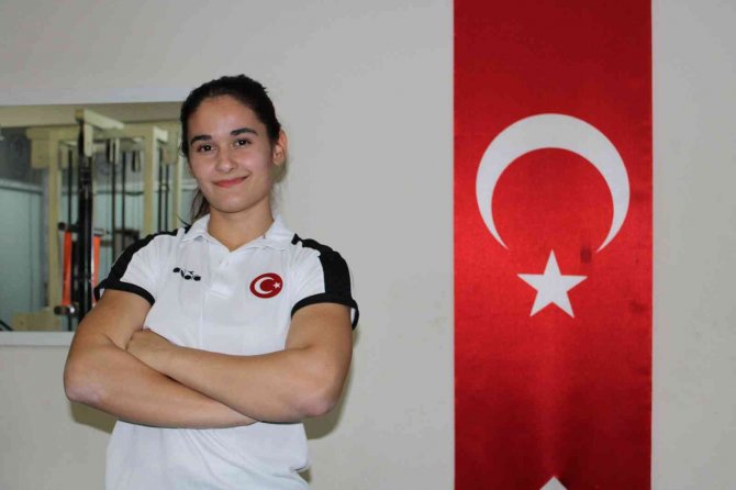 Bilek Güreşçileri Türk Bayrağını Olimpiyatlarda Da Temsil Etmek İstiyorlar