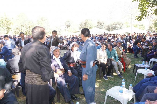 Şırnak’ta Görkemli Düğünün Şanslısı Gelin Ve Damat Oldu: 1 Kilo Altın Ve 500 Bin Lira Takıldı