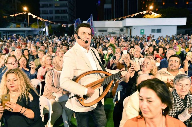 Sempozyumda Coşkun Sabah İle Nostalji Akşamı