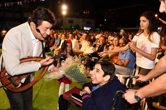 Sempozyumda Coşkun Sabah İle Nostalji Akşamı