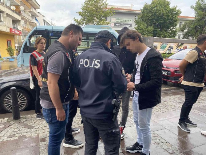 Ümraniye’de Okulların Önünde Sıkı Denetim