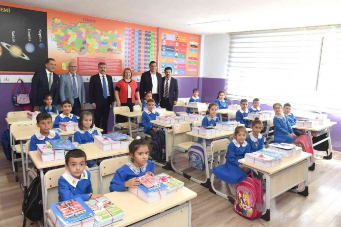 Vali Ergün İlk Günde Okulları Ziyaret Etti