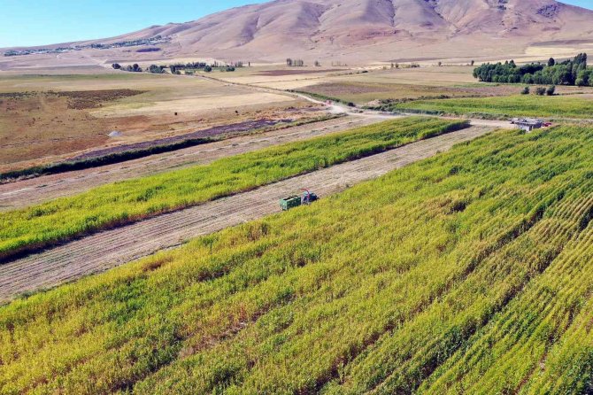 Van Büyükşehir Belediyesinden Üreticilere Makine Desteği