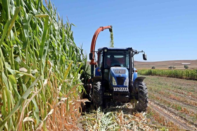 Van Büyükşehir Belediyesinden Üreticilere Makine Desteği