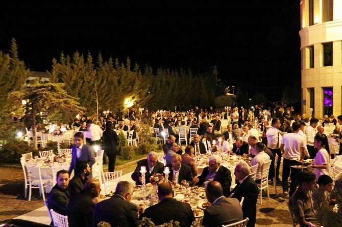 Van’da Aşiret Düğününde 5 Milyon Tl’lik Takı Takıldı