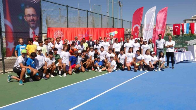 Van’da ’Akdamar Cup Uluslararası Tenis Turnuvası’ Başladı