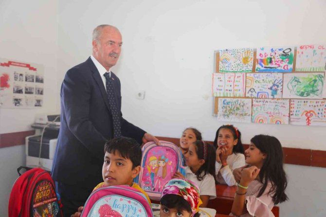 Tuşba Belediyesinden Öğrencilere Kırtasiye Desteği