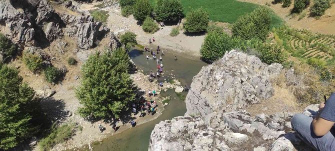 Doğaseverlerin Rotası Olan Sason Han Deresi Kanyonu Ziyaretçilerini Büyüledi