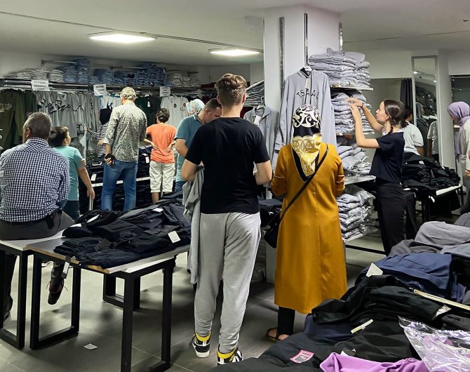 Okul Kıyafeti Alışverişinde Yoğunluk