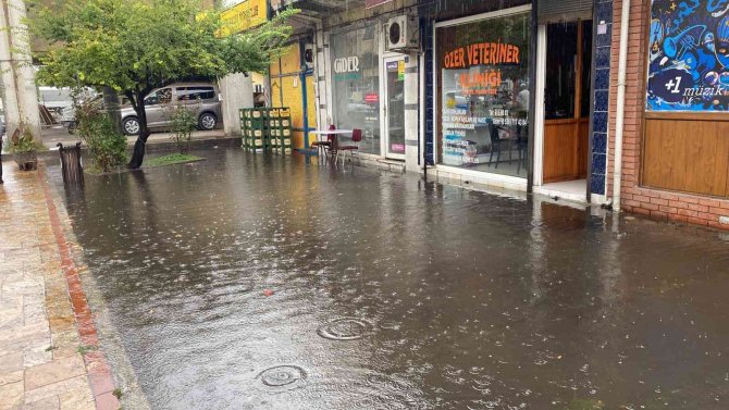 Çaycuma‘da Kısa Süre Yağan Yağmur Etkili Oldu