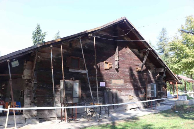 850 Yıllık Çivisiz Cami Yıkılma Tehlikesi İle Karşı Karşıya