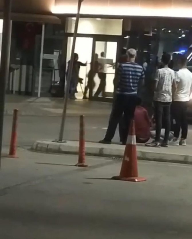 Adana’da Kadınlar Sopalarla Hastane Bastı