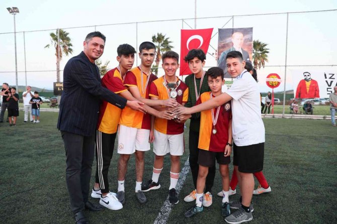 Ulaş Bayam Futbol Turnuvası’nda Şampiyonların Kupa Heyecanı