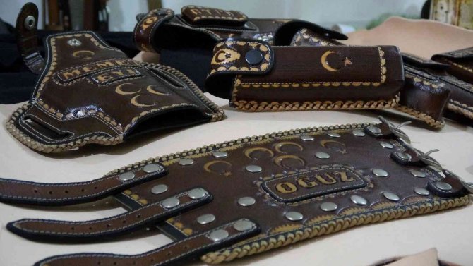 33 Yıldır Tabancalara İşlemeli Kılıf Üretiyor