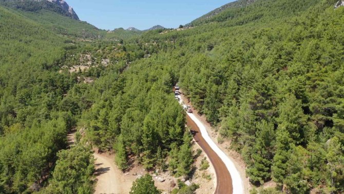 Serik’te 30 Kilometrelik Grup Yolu Asfaltlanıyor