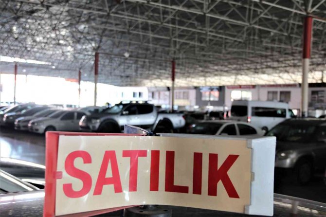 Antalya’da Otomobil Piyasasında 6+6 Hareketliliği: 3-5 Bin Tl’sine Bakmadan Satmaya Başladılar