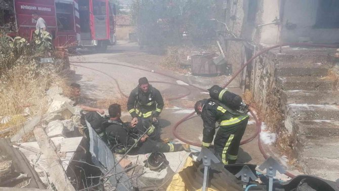 Manavgat’ta 100 Yıllık Tarihi Ev Küle Döndü