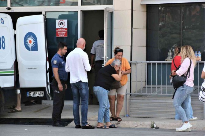 Kontrolden Çıkan Otomobil Sürücüsü Genç Kadın Hayatını Kaybetti