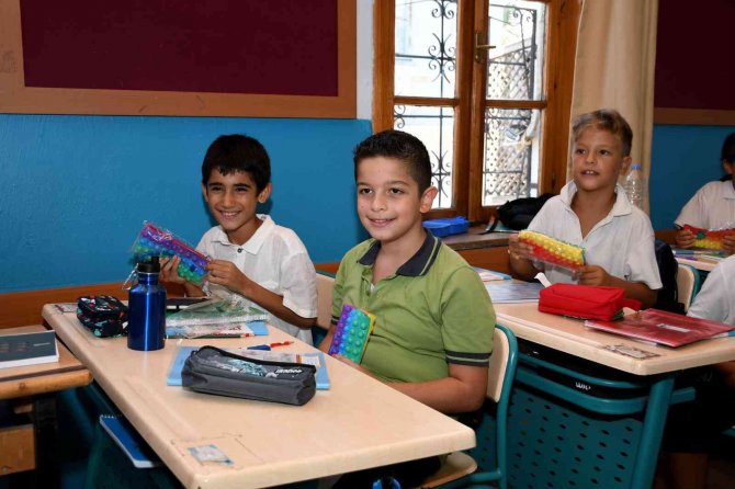 Başkan Günel Minik Öğrencilerin Okul Heyecanına Ortak Oldu