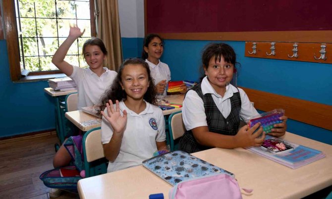 Başkan Günel Minik Öğrencilerin Okul Heyecanına Ortak Oldu