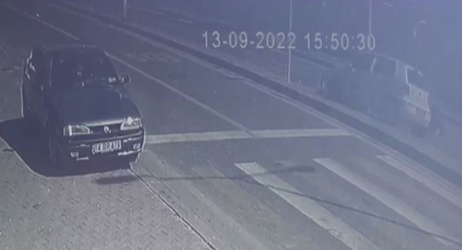Yaya Geçidinde Otomobilin Çarptığı Anne Ve Kızı Ölümden Döndü
