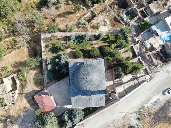 3 Asırlık Cami, Yıllara Meydan Okuyor