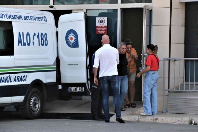 Kontrolden Çıkan Otomobil Sürücüsü Genç Kadın Hayatını Kaybetti