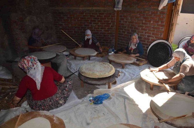 Kadınların İmece Usulü Kış Hazırlığı