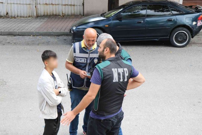 Polis, Okul Çevrelerinde Kuş Uçurtmuyor