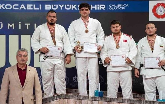 Denizlili Sporcu, Balkan’dan Dereceyle Döndü
