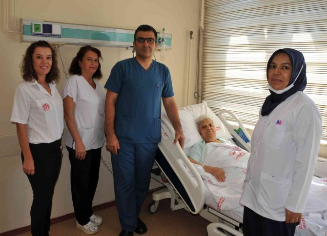 74 Yaşındaki Hastanın Makatına Yakın Kısmında Kitle Tespit Edildi