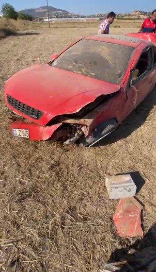 Otomobil Taklalar Atarak Şarampole Uçtu: 1 Ölü, 2 Yaralı