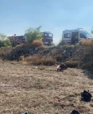 Otomobil Taklalar Atarak Şarampole Uçtu: 1 Ölü, 2 Yaralı