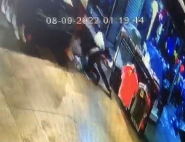 Eminönü Yeraltı Çarşısı Savaş Alanına Döndü: 7 Kişinin Yaralandığı Çatışma Anı Kameraya Yansıdı