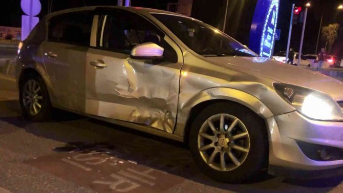 İ̇ki Araç Çarpıştı, Kazada 1 Kişi Hafif Yaralandı
