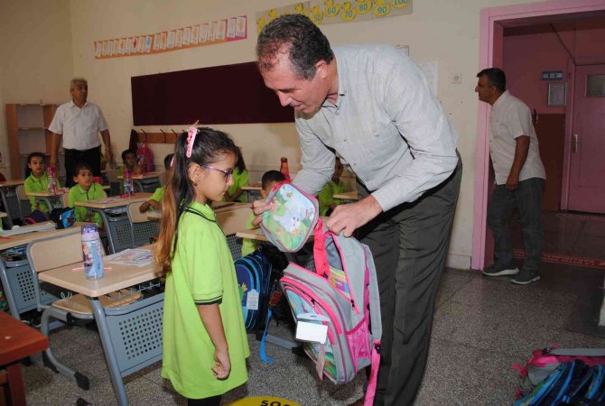 Minik Öğrencilere Çanta Ve Kırtasiye Seti Hediyesi