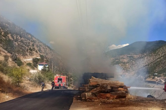 Gümüşhane’de Tomruk Deposunda Yangın