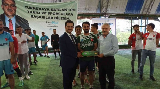 Hakkari’de Mahalleler Arası Futbol Turnuvası Sona Erdi