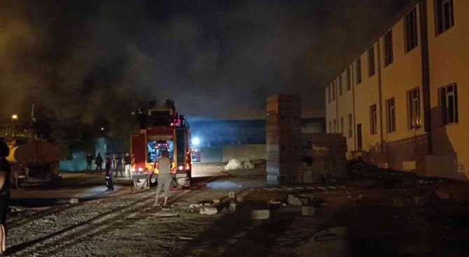 Iğdır Belediyesi Sebze Halinde Çıkan Yangında Kundaklama Şüphesi