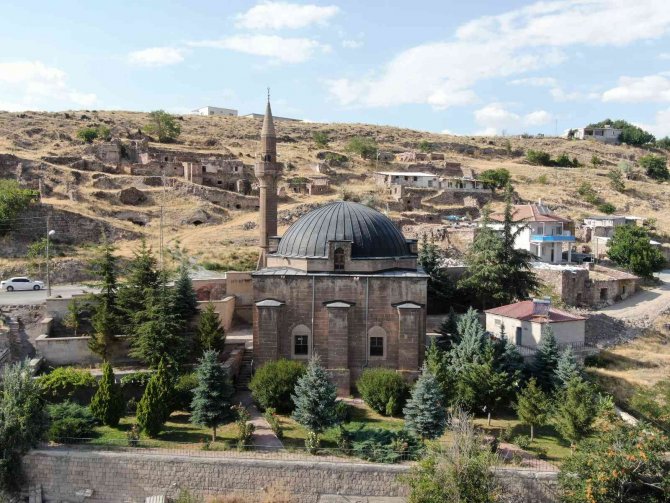 3 Asırlık Cami, Yıllara Meydan Okuyor