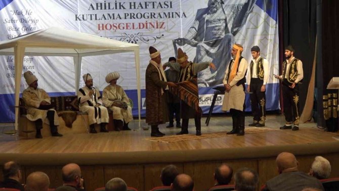 Ahilikteki "Şed Kuşanma" Töreni Tiyatroyla Canlandırıldı